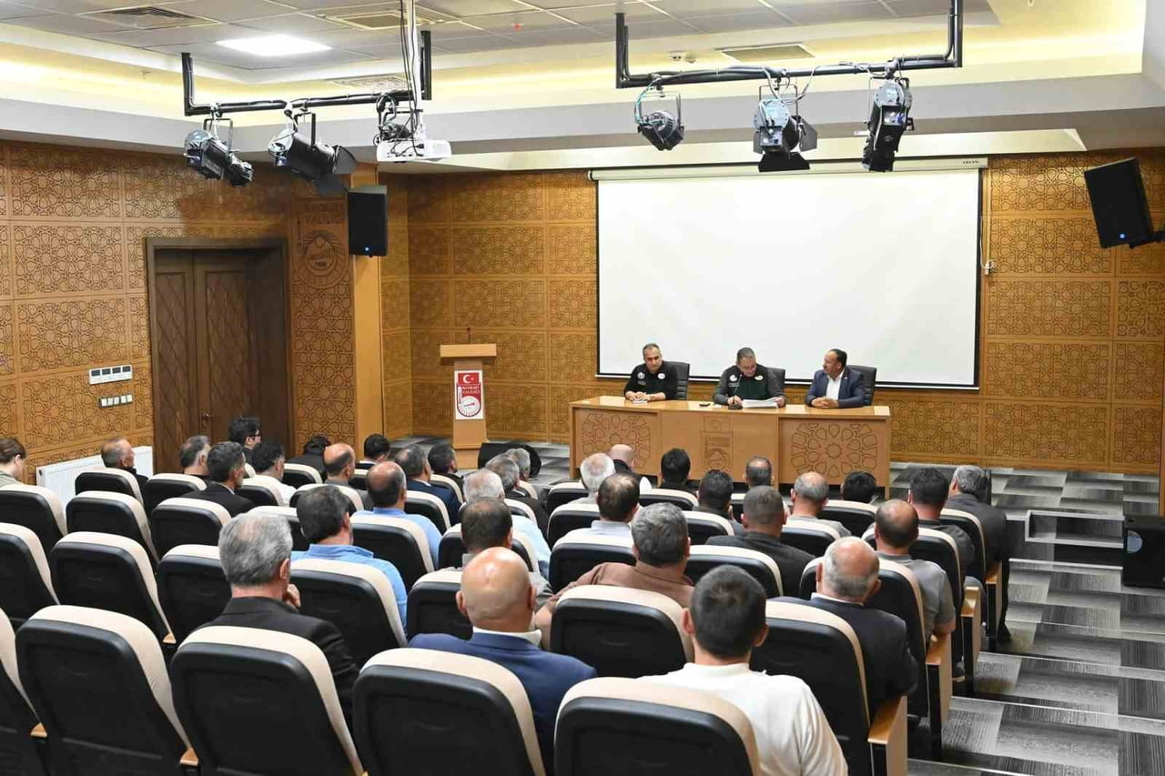 BAYBURT’TA DSİ YATIRIMLARI MUHTARLARLA İSTİŞARE EDİLDİ