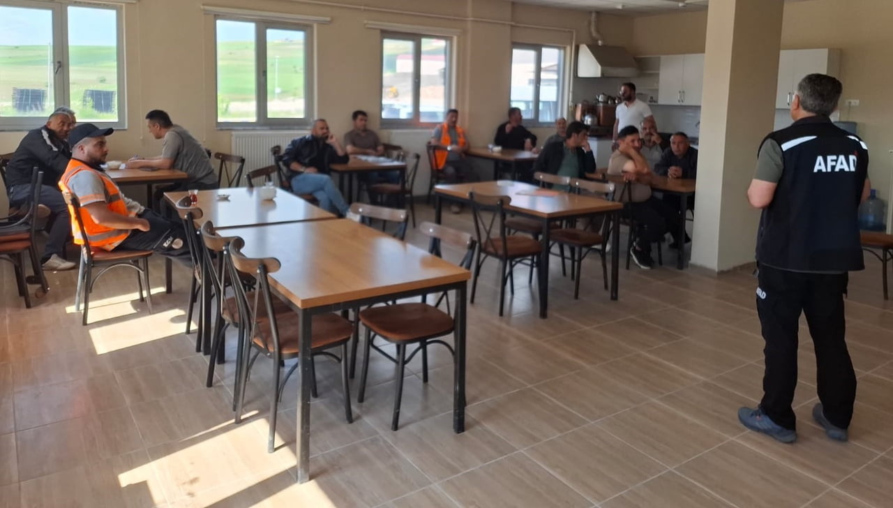 BAYBURT’TA KARAYOLLARI PERSONELİNE AFET FARKINDALIK EĞİTİMİ VERİLDİ