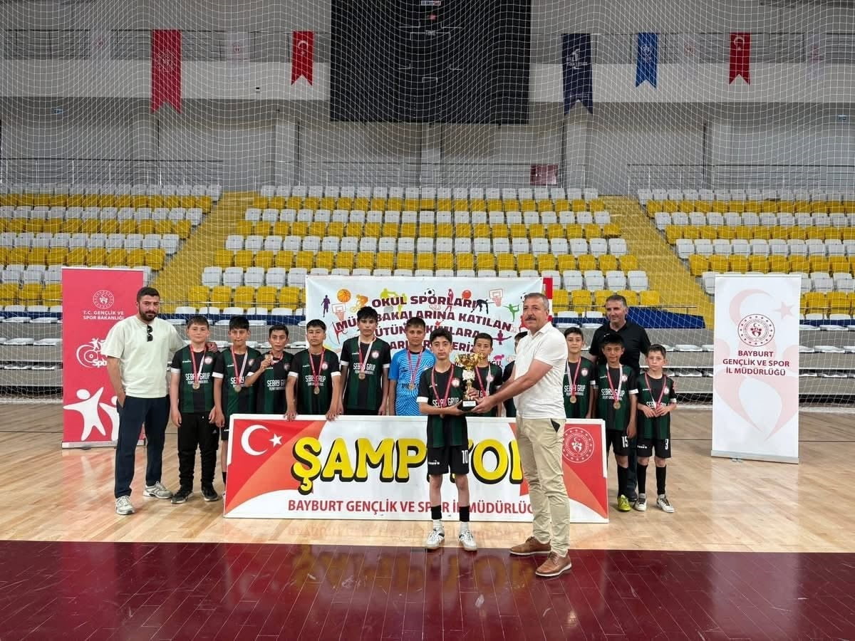 BAYBURT’TA KÜÇÜK ERKEKLER FUTSAL İL BİRİNCİSİ BELLİ OLDU