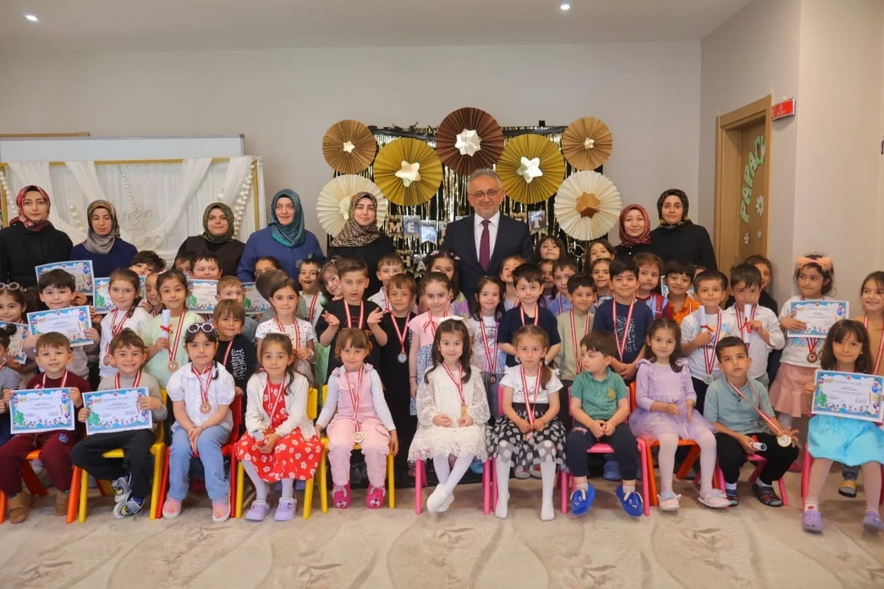 BAYBURT’TA KUR’AN KURSU ÖĞRENCİLERİ KARNE SEVİNCİ YAŞADI