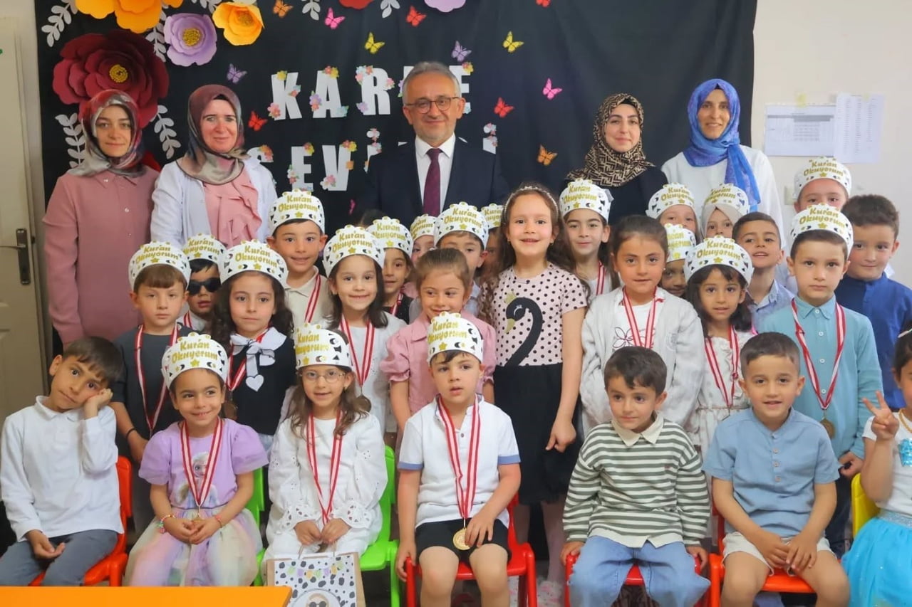 BAYBURT’TA KUR’AN KURSU ÖĞRENCİLERİ KARNE SEVİNCİ YAŞADI