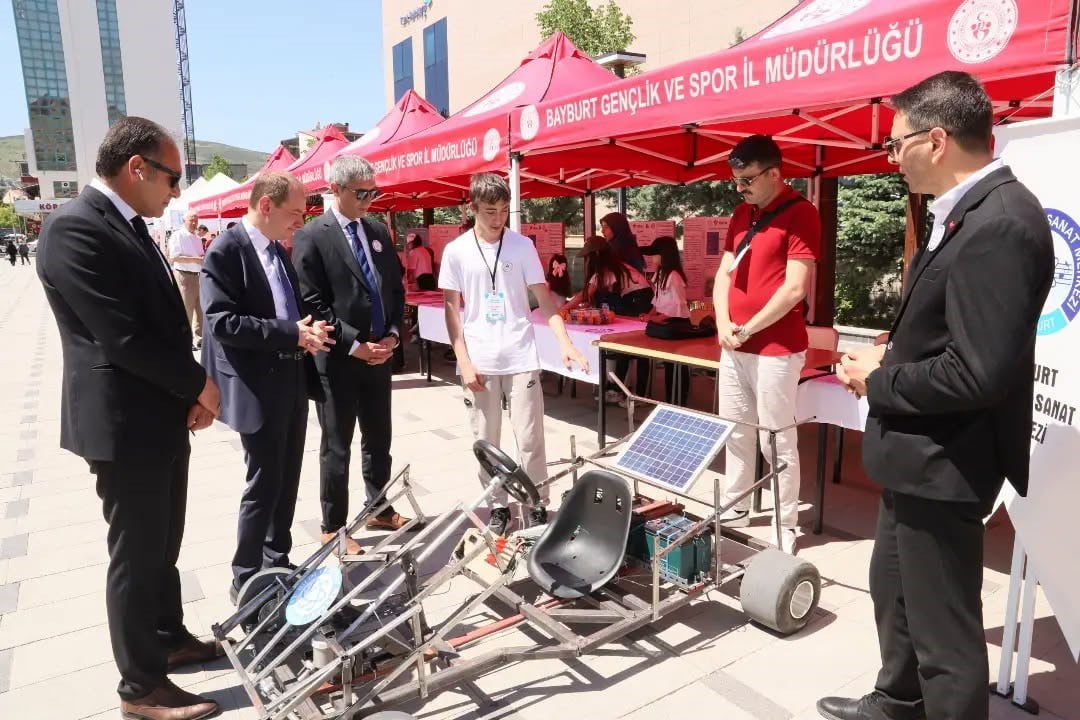 BAYBURT’TA OKULLARIN ÖRNEK ÇALIŞMALARI SERGİLENDİ