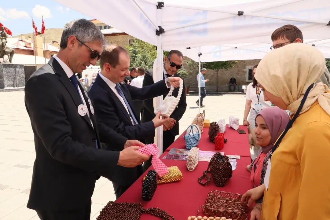 BAYBURT’TA OKULLARIN ÖRNEK ÇALIŞMALARI SERGİLENDİ