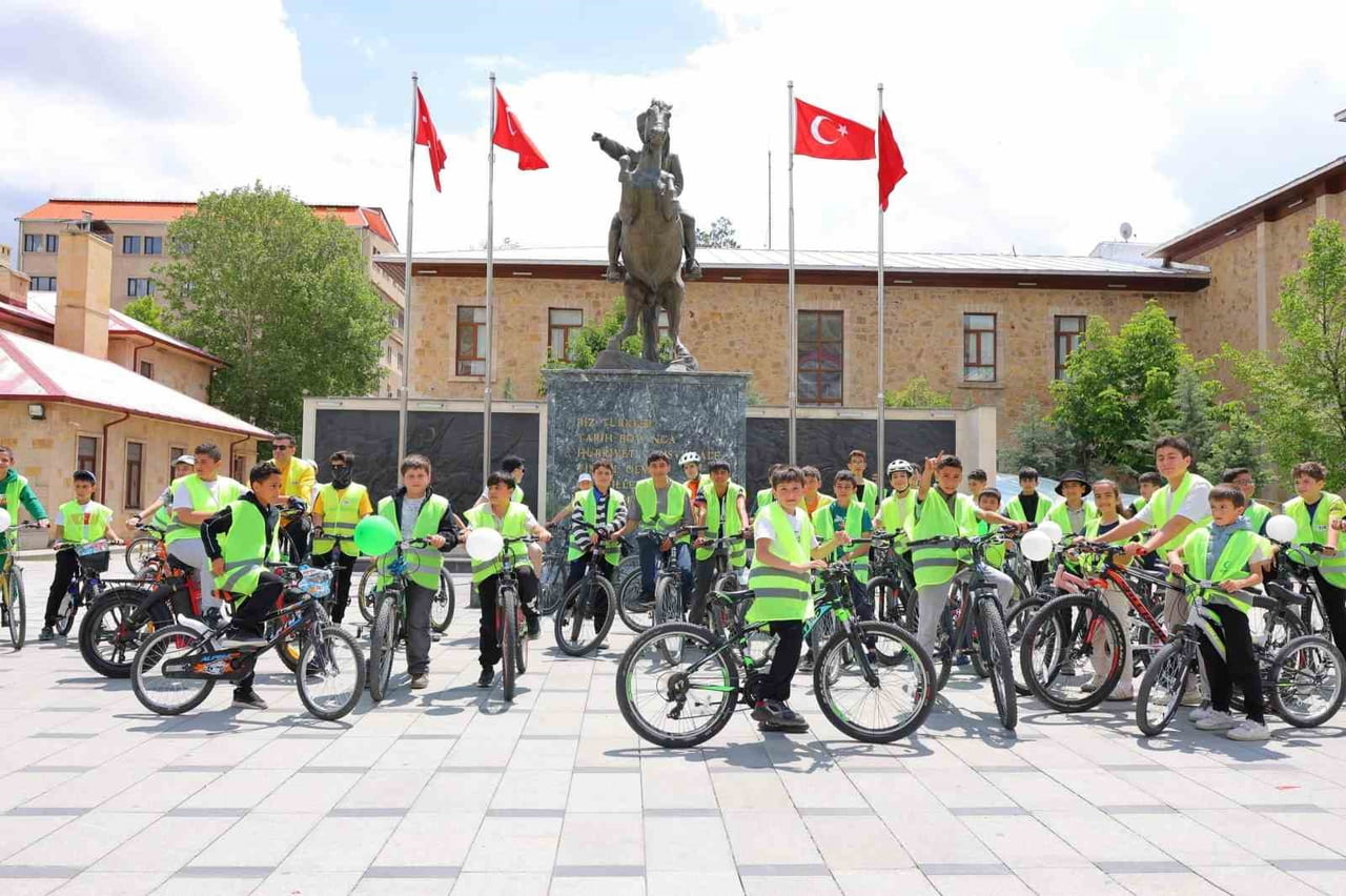 BAYBURT’TA SAĞLIKLI YAŞAM İÇİN PEDALLAR ÇEVRİLDİ