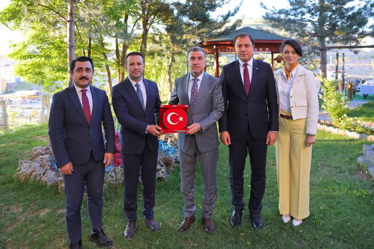 BAYBURT’TA TAYİNİ ÇIKAN MÜLKİ İDARE AMİRLERİ İÇİN VEDA PROGRAMI DÜZENLENDİ