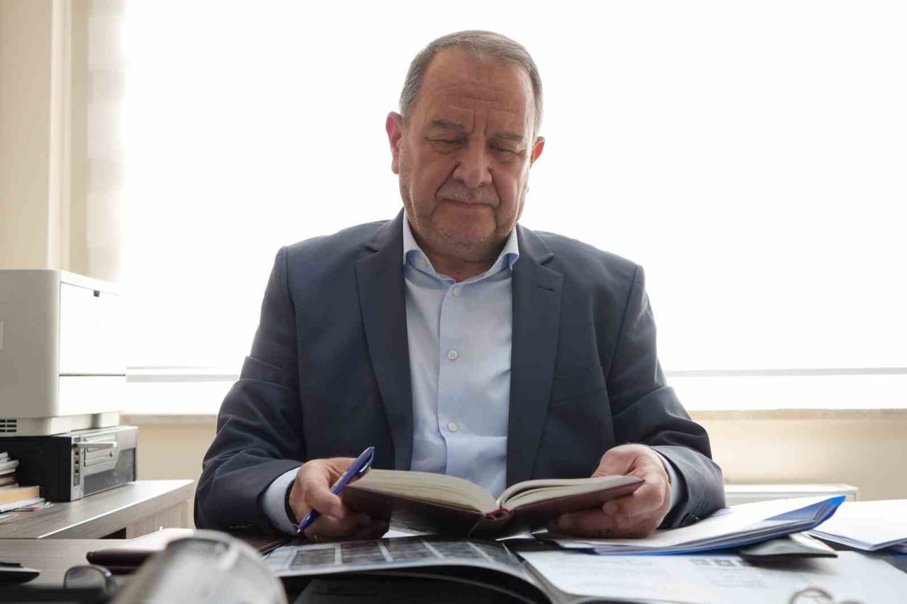 BAYBURTLU EĞİTİMCİ MEZUN OLDUĞU OKULDA 37 YILDIR ÖĞRENCİ YETİŞTİRİYOR