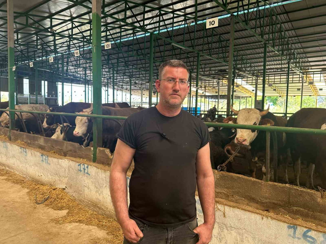 BESİCİ İSMAİL OKTAY, ORGANİK HAYVANSAL GÜBRENİN UCUZ OLDUĞUNU BELİRTTİ.
