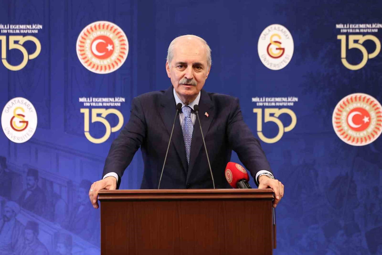 BEŞİKTAŞ'TAKİ GALATASARAY ÜNİVERSİTESİ'NDE, "BİR SULTAN, BİR DARBE, BİR ANAYASA" KONULU SULTAN...