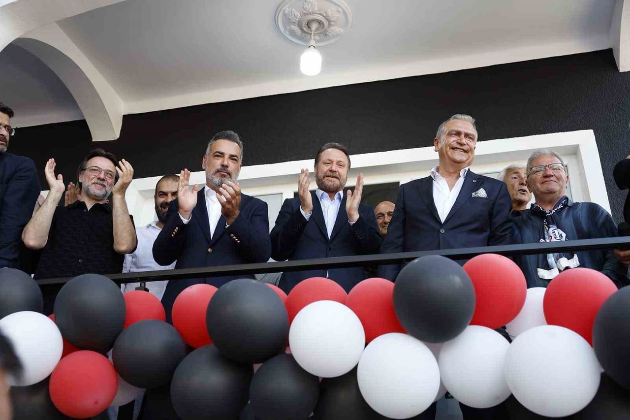 BEŞİKTAŞ İKİNCİ BAŞKANI HAKAN DALTABAN, ŞİLE BEŞİKTAŞLILAR DERNEĞİ’NİN AÇILIŞ TÖRENİNDE ŞİLELİ...