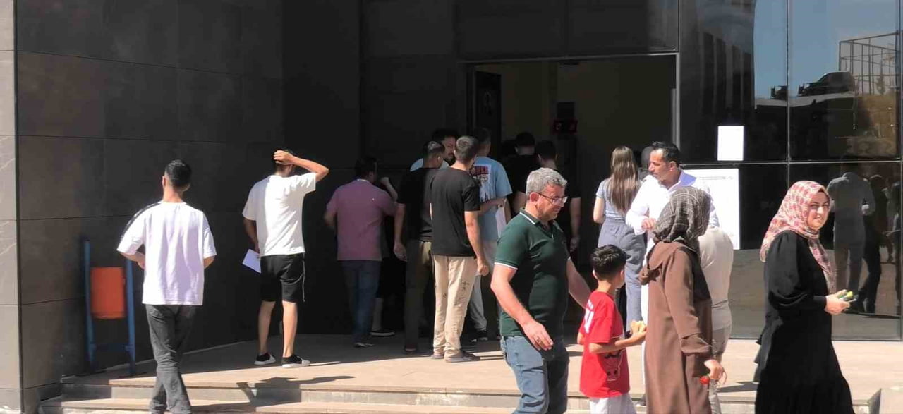 BESNİ İLÇESİNDE YÜKSEKÖĞRETİM KURUMLARI SINAVI’NIN (YKS) İKİNCİ OTURUMU OLAN ALAN YETERLİLİK...