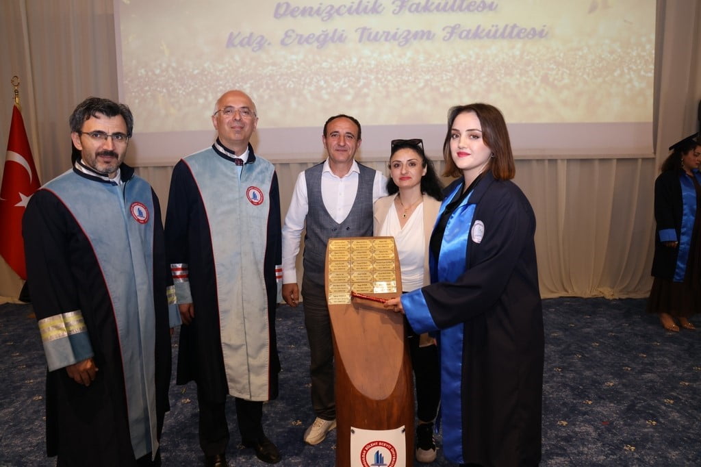 BEUN’DA DENİZCİLİK VE TURİZM FAKÜLTESİ MEZUNLARI GELECEĞE İLK ADIMLARINI ATTI