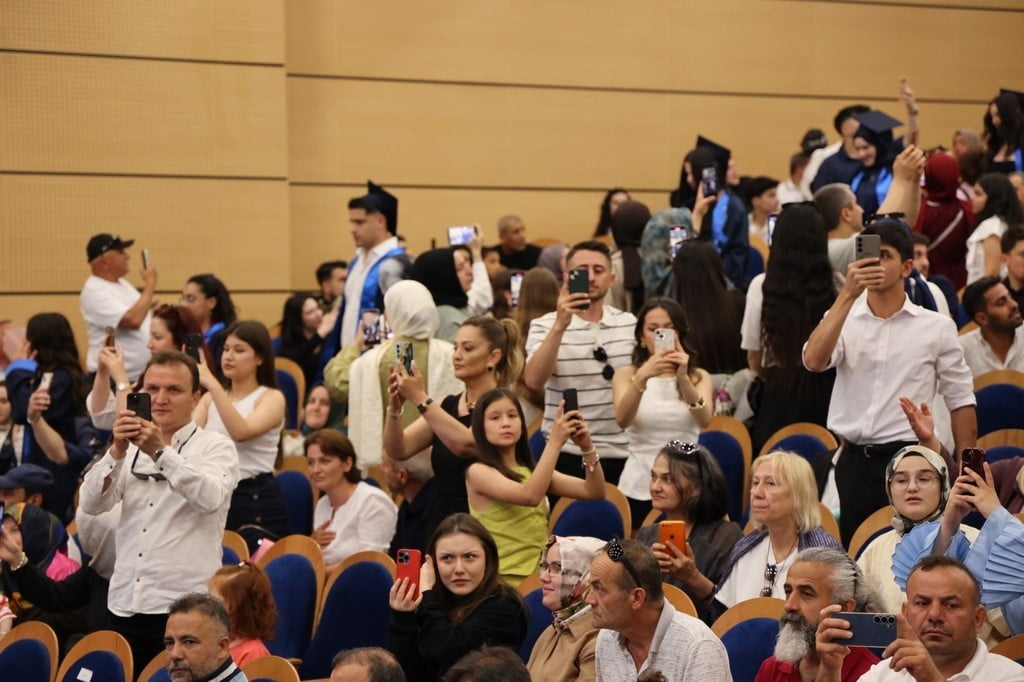 BEUN’DA SAĞLIK ORDUSUNUN YENİ NEFERLERİ MEZUNİYET COŞKUSU YAŞADI