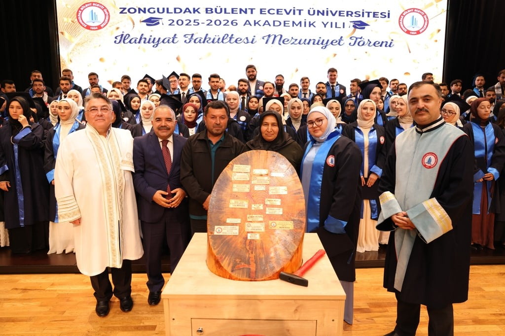 BEUN İLAHİYAT FAKÜLTESİ YENİ MEZUNLARINI GELECEĞE UĞURLADI