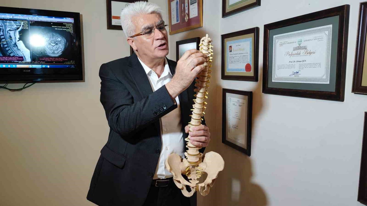 BEYİN, SİNİR VE OMURİLİK CERRAHİSİ UZMANI PROF. DR. ORHAN ŞEN, YAZ AYLARINDA SIKÇA KARŞILAŞILAN...