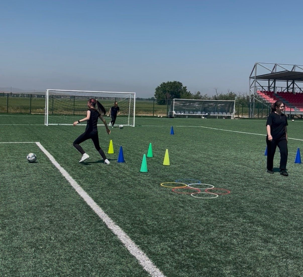 BEYLİKOVA GENÇLİK VE SPOR İLÇE MÜDÜRLÜĞÜ TARAFINDAN ÜCRETSİZ KIZ FUTBOL KURSU AÇILDI