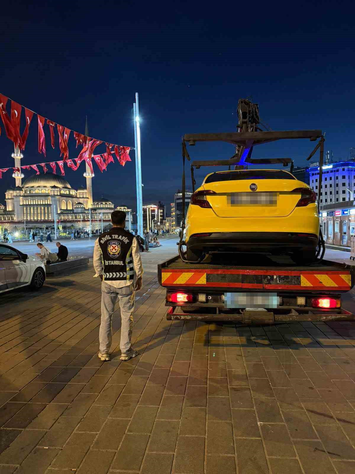 BEYOĞLU’NDA ARACINA TURİST YOLCUYU ALDIKTAN SONRA TAKSİMETRE AÇMAYAN TAKSİ ŞOFÖRÜNE 141 BİN LİRA...