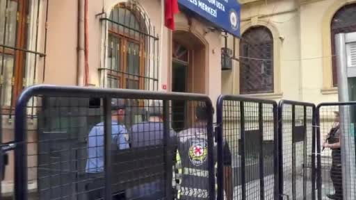 Beyoğlu’nda aracına turisti aldıktan sonra taksimetreyi açmayan şoför tutuklandı