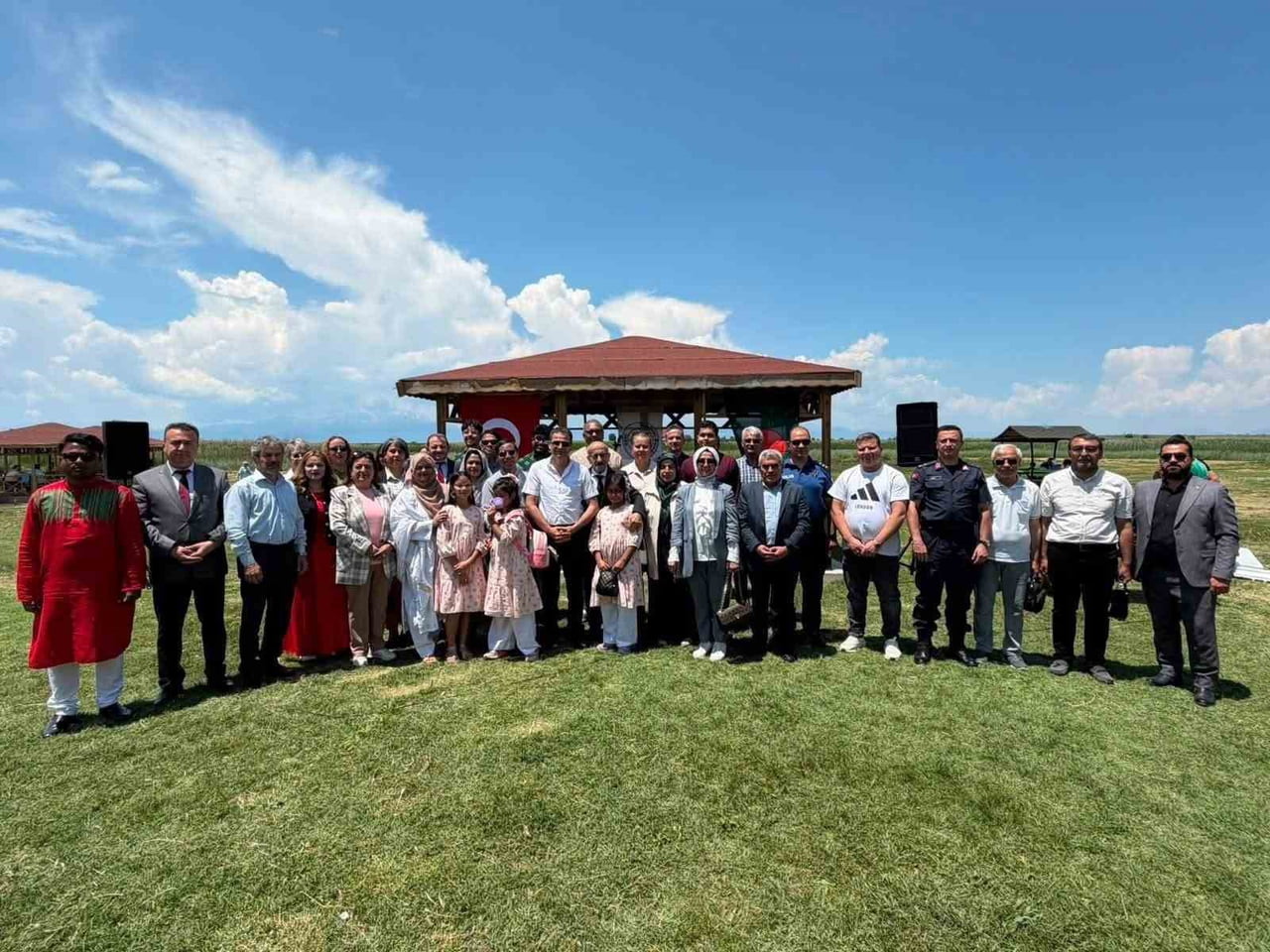 BEYŞEHİR'DE GELENEKSEL HALE GELEN BANGLADEŞ BEYŞEHİR GÖLÜ SU NİLÜFERİ GÜNÜ ETKİNLİKLERİNİN...