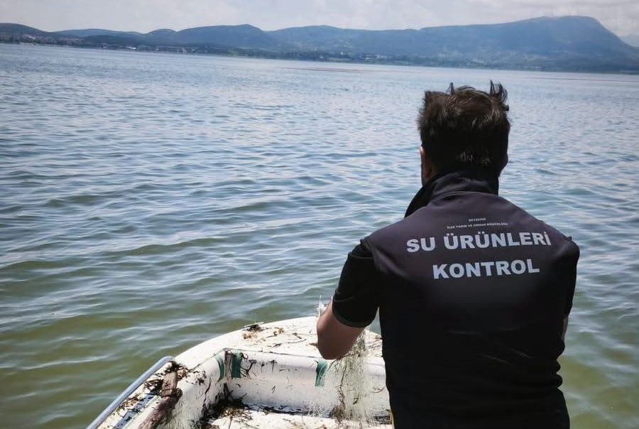 BEYŞEHİR GÖLÜ’NDE SU ÜRÜNLERİ AV YASAĞININ SONA ERMESİNE SAYILI GÜNLER KALA KAÇAK AVCILIKLA...
