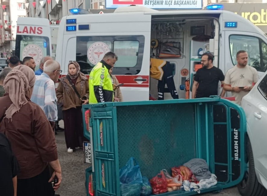 BEYŞEHİR İLÇESİNDE MEYDANA GELEN İKİ AYRI TRAFİK KAZASINDA 4 KİŞİ YARALANDI.