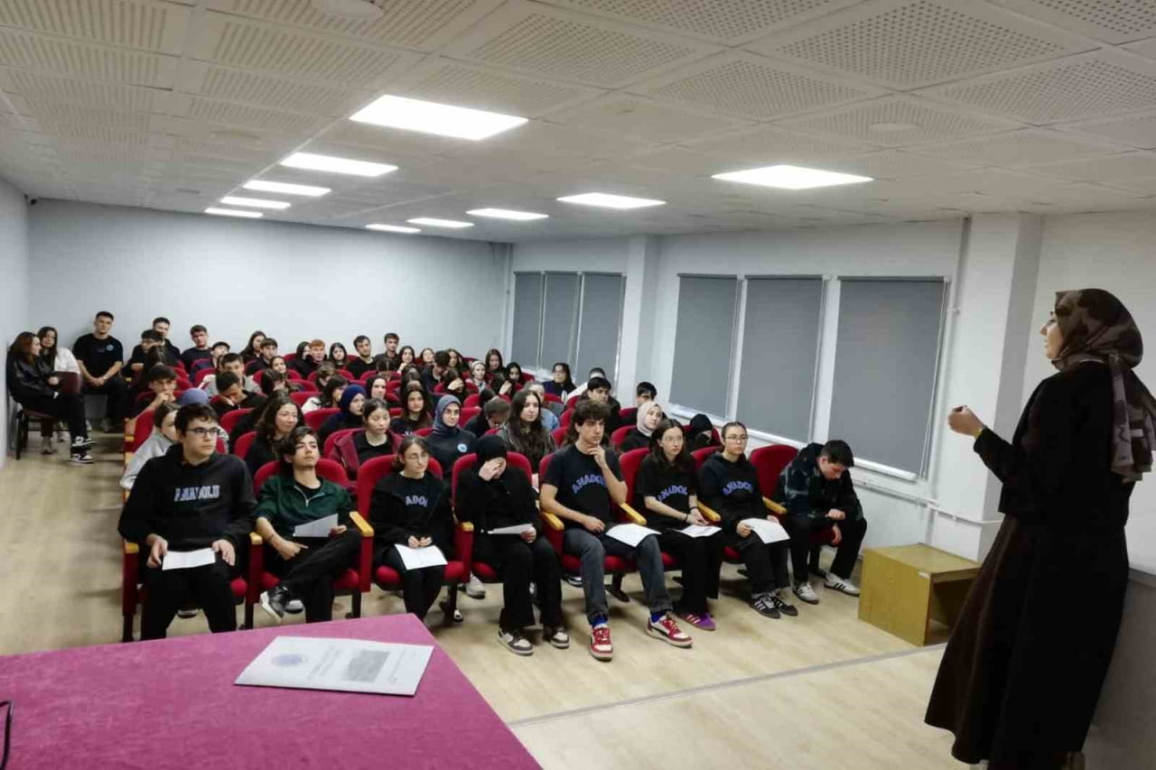 BİLECİK'TE 2 BİN LİSE ÖĞRENCİLERİNE KARİYER YOLCULUĞUNDA GÜÇLÜ DESTEK