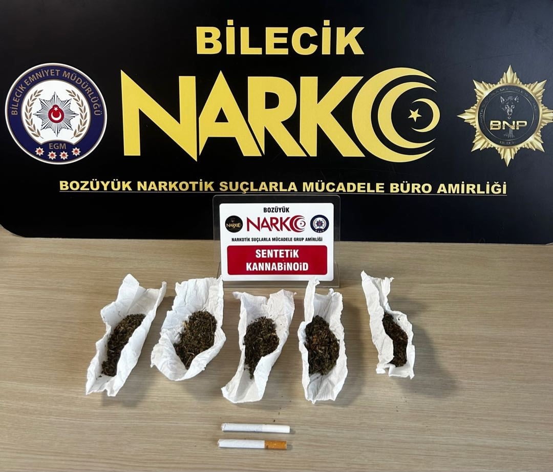 BİLECİK'TE BİR ŞAHSIN ÜZERİNDE BONZAİ ELE GEÇİRİLDİ