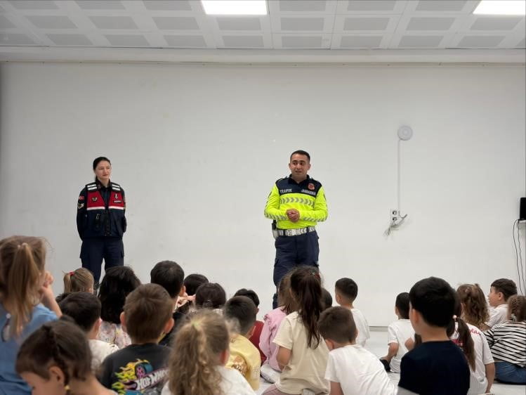 BİLECİK'TE ÖĞRENCİLERE TRAFİK EĞİTİMİ VERİLDİ