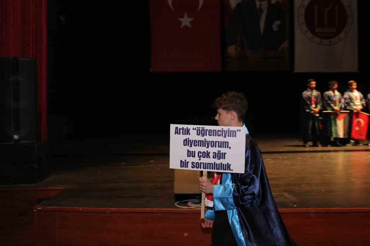 BİLECİK KENT MERKEZİNDE EĞİTİM VEREN İMAM HATİP LİSELERİ TARAFINDAN İLK KEZ ORTAK MEZUNİYET...