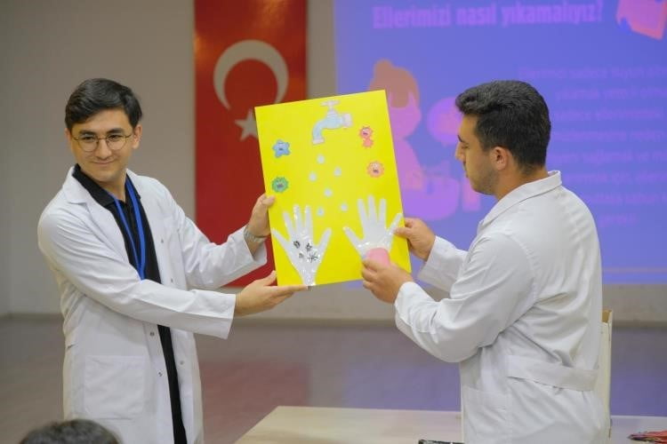 BİLECİK ŞEYH EDEBALİ ÜNİVERSİTESİ SAĞLIK BİLİMLERİ FAKÜLTESİ HEMŞİRELİK BÖLÜMÜ ÖĞRENCİLERİ...
