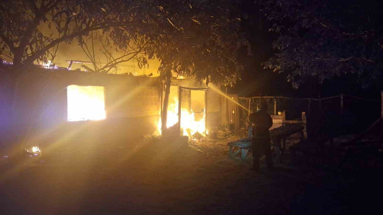BİLECİK’TE BAHÇE FIRININDAKİ ATEŞ BAĞ EVİNE SIÇRADI