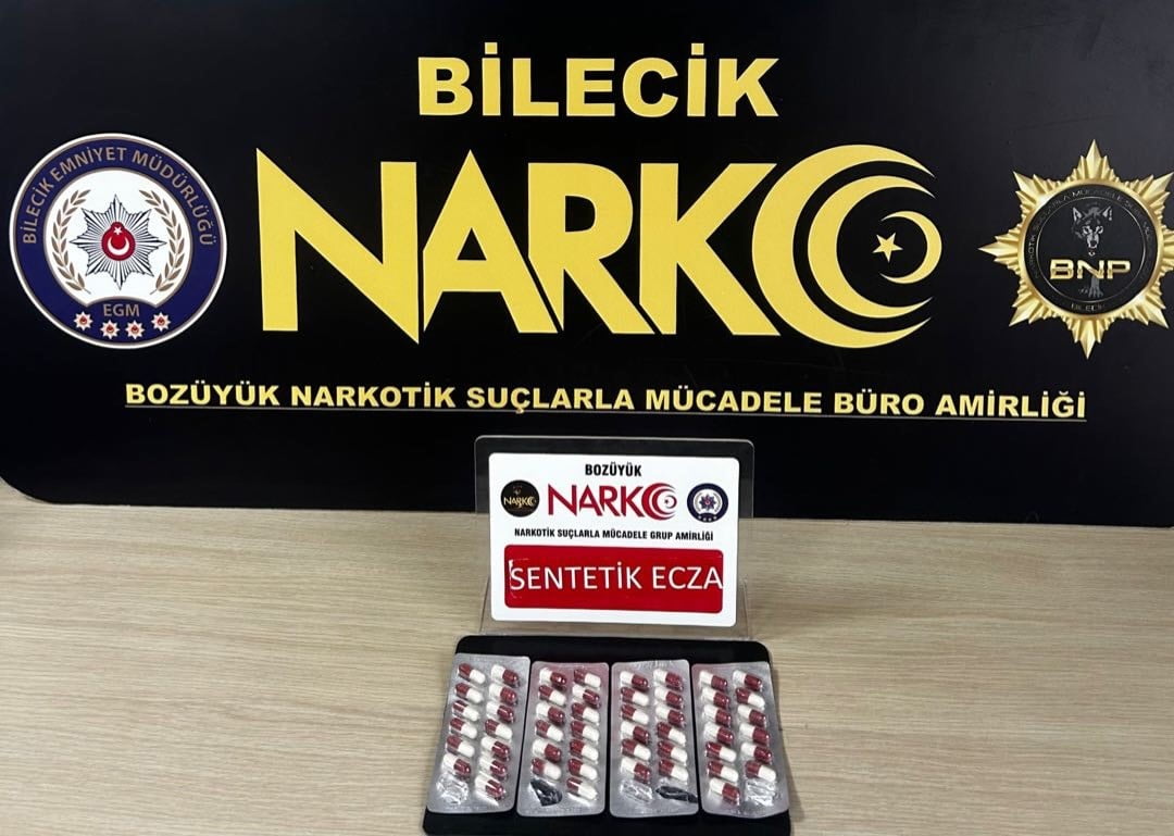 BİLECİK’TE BİR ARAÇ VE 2 ŞAHIS ÜZERİNDE YAPILAN ARAMADA UYUŞTURUCU ELE GEÇİRİLDİ