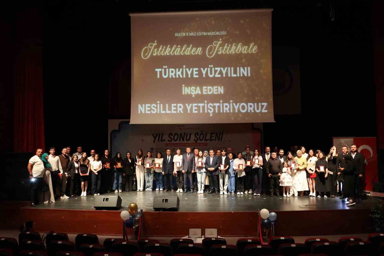 BİLECİK’TE ‘EĞİTİM BAŞARI ÖDÜLLERİ TÖRENİ’ COŞKUYLA GERÇEKLEŞTİRİLDİ