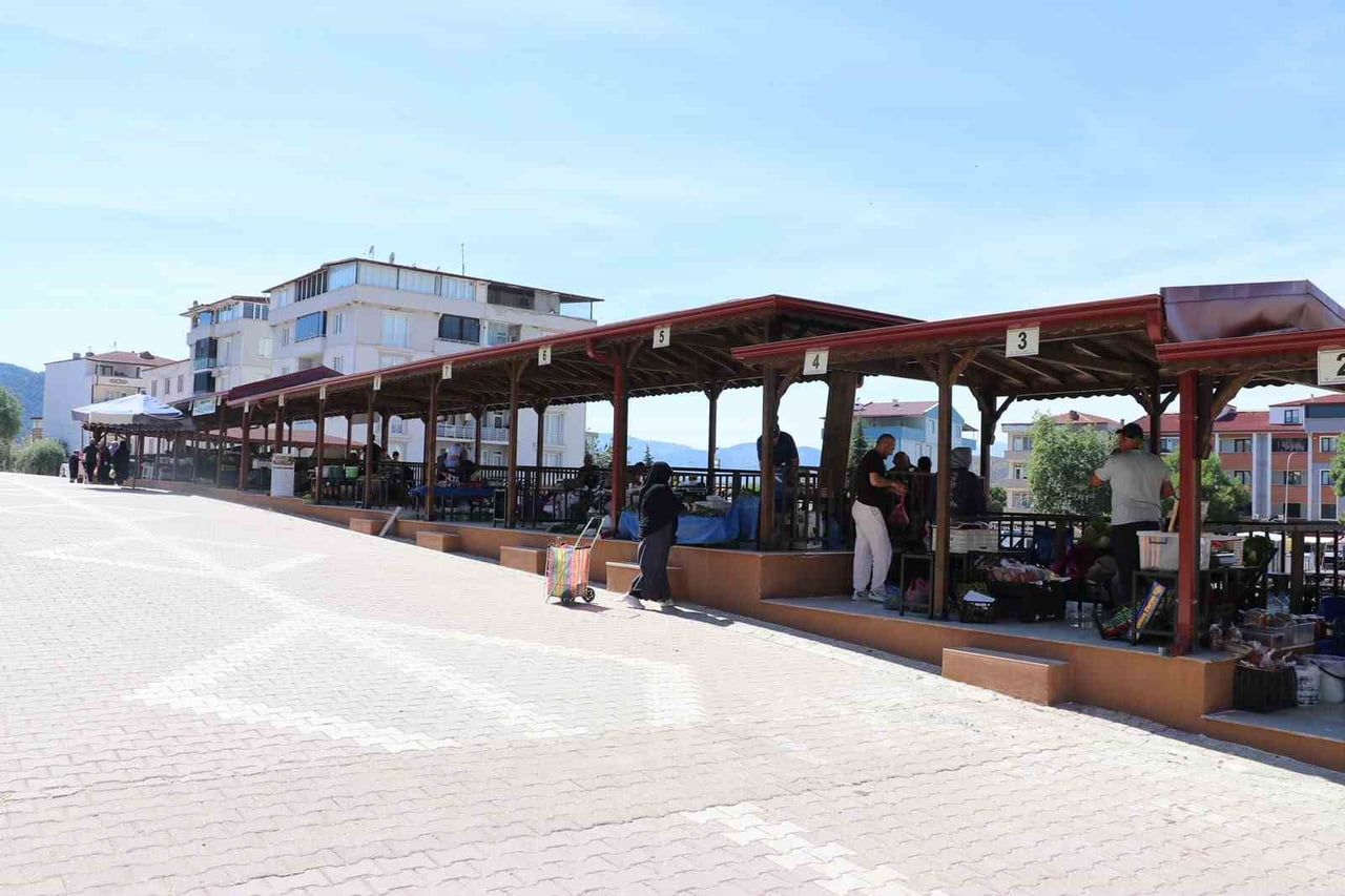 BİLECİK’TE KÖYLÜ PAZARI HİZMETE AÇILDI