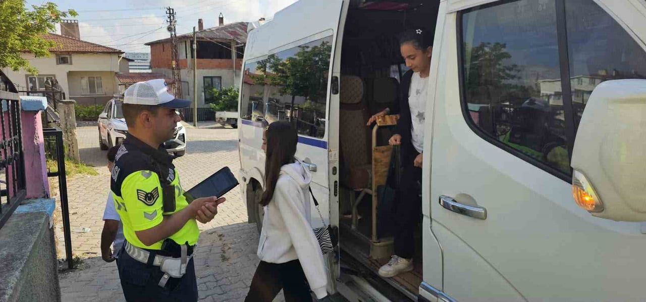 BİLECİK’TE OKUL SERVİS ARAÇLARI DENETLENDİ