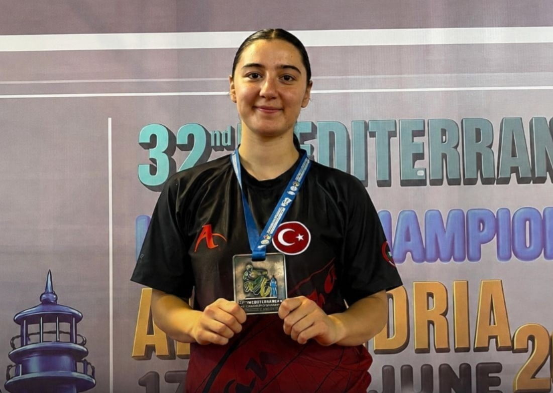 BİLECİKLİ MİLLİ SPORCU TARİHE GEÇTİ BİLECİKLİ MİLLİ SPORCU TUĞBA ÇÜRÜK
