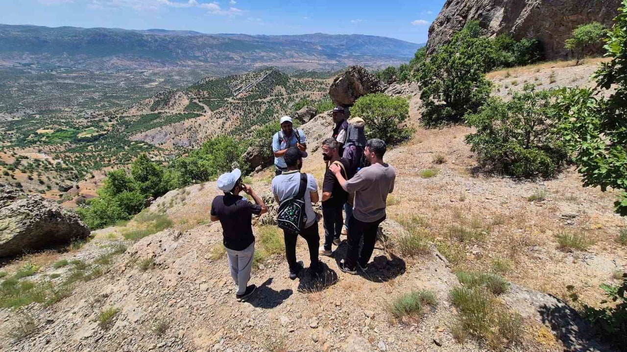 BİNGÖL'ÜN GENÇ İLÇESİNDEKİ TARİHİ YAPILARIN TANITILMASI VE TURİZME KAZANDIRILMASINA YÖNELİK...