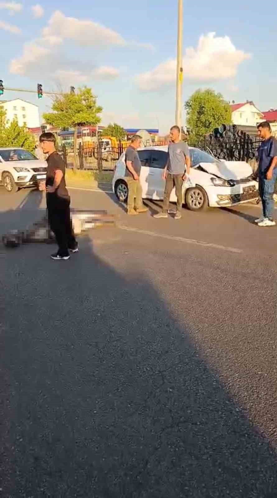 BİNGÖL MERKEZ SİMANİ MAHALLESİ’NDE OTOMOBİLİN ÇARPTIĞI EŞEK TELEF OLURKEN, ARAÇTA MADDİ HASAR...