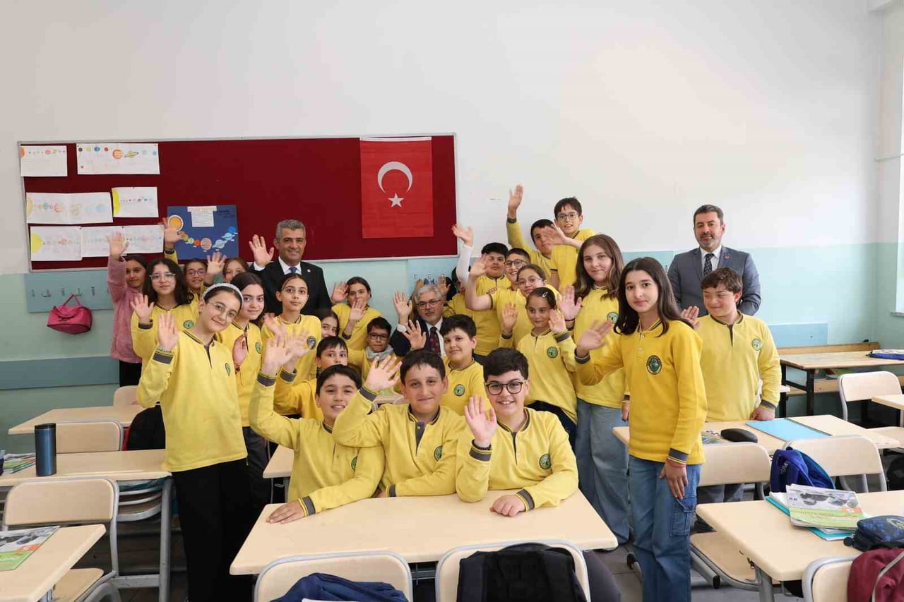 BİR DİZİ PROGRAM KAPSAMINDA ERZURUM’DA BULUNAN MİLLÎ EĞİTİM BAKAN YARDIMCISI ÖMER FARUK YELKENCİ...