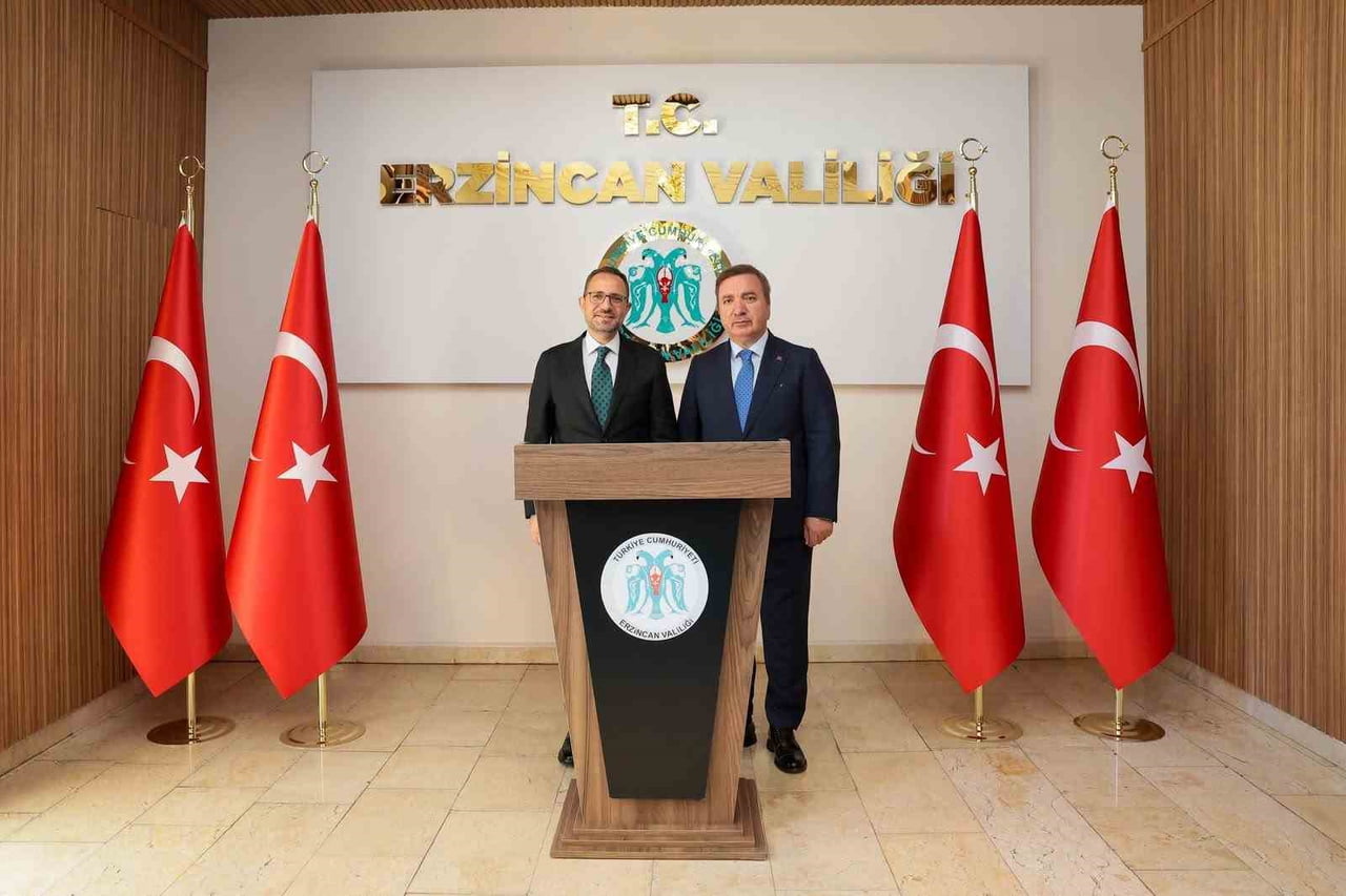 BİR DİZİ PROGRAMA KATILMAK ÜZERE ERZİNCAN’A GELEN ADALET BAKAN YARDIMCISI SEDAT AYYILDIZ...
