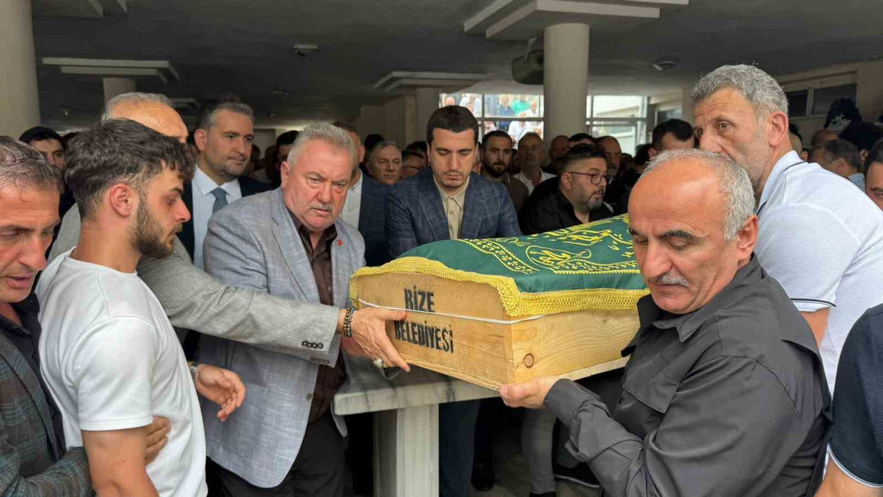 BİR SÜREDİR TEDAVİ GÖRDÜĞÜ HASTANEDE HAYATINI KAYBEDEN AK PARTİ PAZAR İLÇE BAŞKANI HAMZA KANDEMİR...