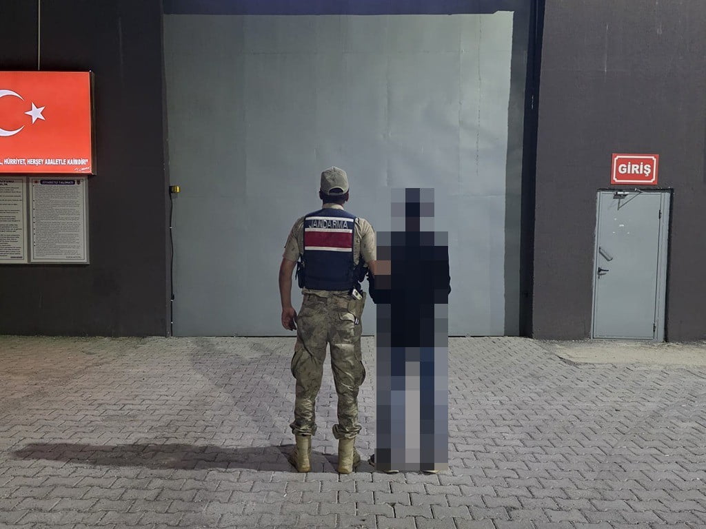 BİRECİK'TE ARANMASI BULUNAN ŞAHIS YAKALANDI