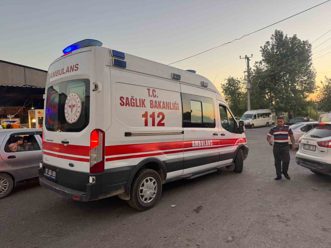 BİRECİK'TE BIÇAKLI KAVGA: 1 YARALI