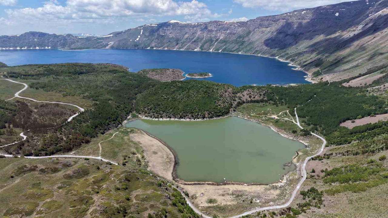 BİTLİS'İN AHLAT, GÜROYMAK VE TATVAN İLÇELERİ ARASINDA YER ALAN, TÜRKİYE'NİN EN BÜYÜK, DÜNYANIN İSE...