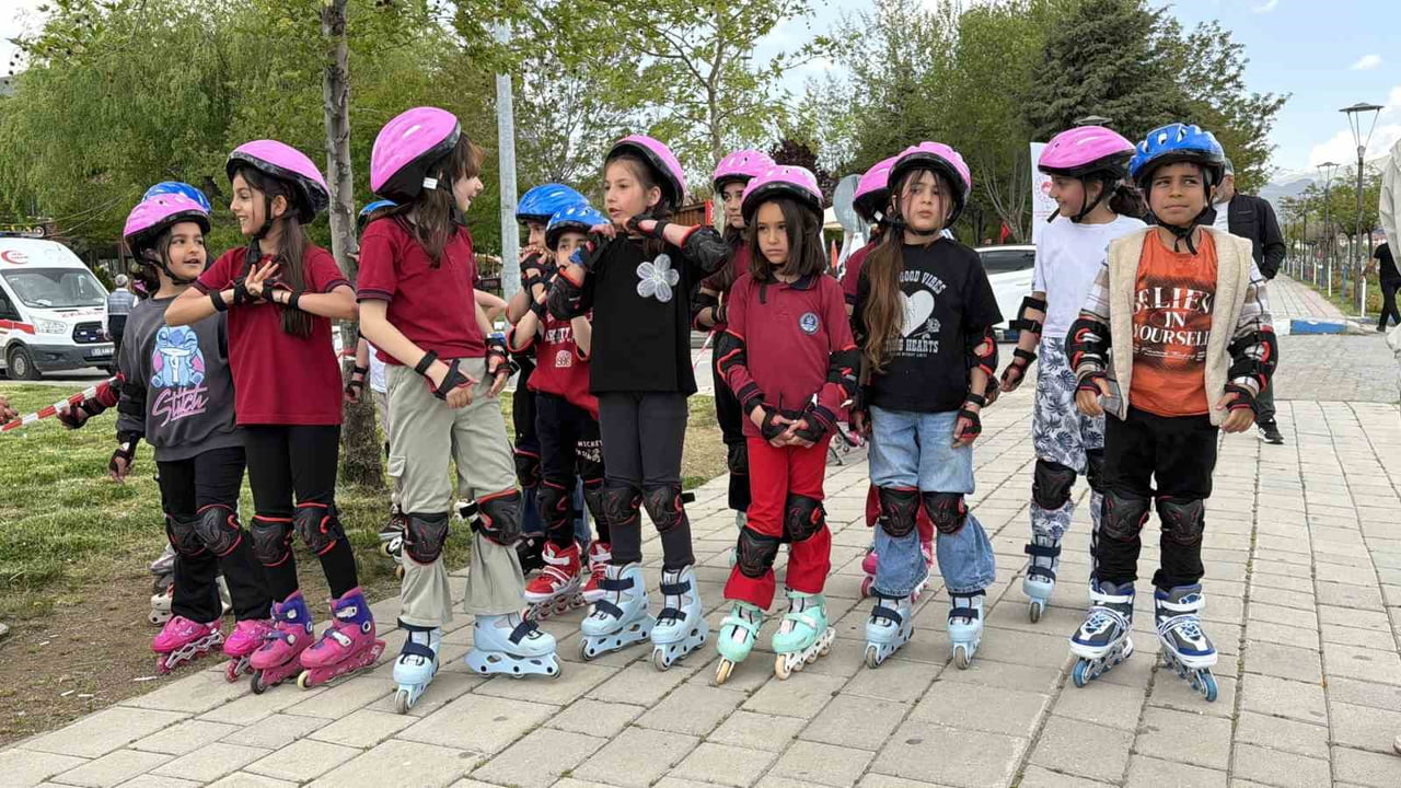 BİTLİS'İN TATVAN İLÇESİNDE ÇEVRE HAFTASI KAPSAMINDA ŞEHİT ÖĞRETMEN BAYRAM YASEMİN TEKİN İLKOKULU...