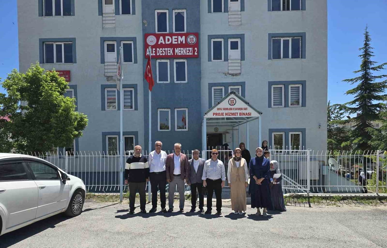 BİTLİS'İN TATVAN KAYMAKAMLIĞINA BAĞLI AİLE DESTEK MERKEZİ (ADEM-2)'DE EĞİTİMLERİNİ BAŞARIYLA...