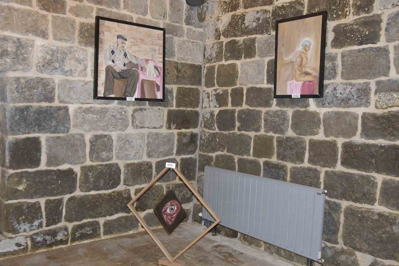 BİTLİS EREN ÜNİVERSİTESİ (BEÜ) GÜZEL SANATLAR FAKÜLTESİ RESİM BÖLÜMÜ ÖĞRENCİLERİ REMZİYE ÖĞRÜ VE...