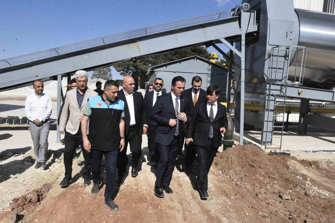 BİTLİS’TE KIRSAL ULAŞIM ALTYAPISINI GÜÇLENDİRMEK AMACIYLA İL ÖZEL İDARESİ TARAFINDAN KURULAN YENİ...