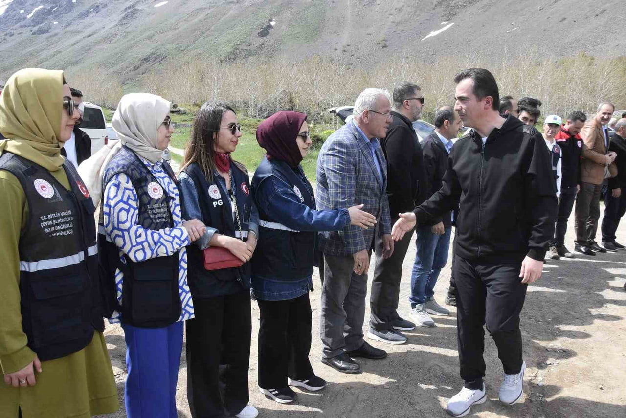 BİTLİS VALİSİ AHMET KARAKAYA, 5 HAZİRAN DÜNYA ÇEVRE GÜNÜ KAPSAMINDA NEMRUT KALDERASI’NDA...