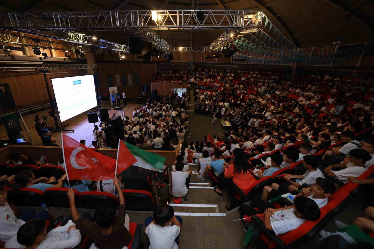 BODRUM'DA GENÇLİK SEFERBERLİĞİ: 3 BİN ÖĞRENCİ YAZ OKULUNDA BULUŞTU