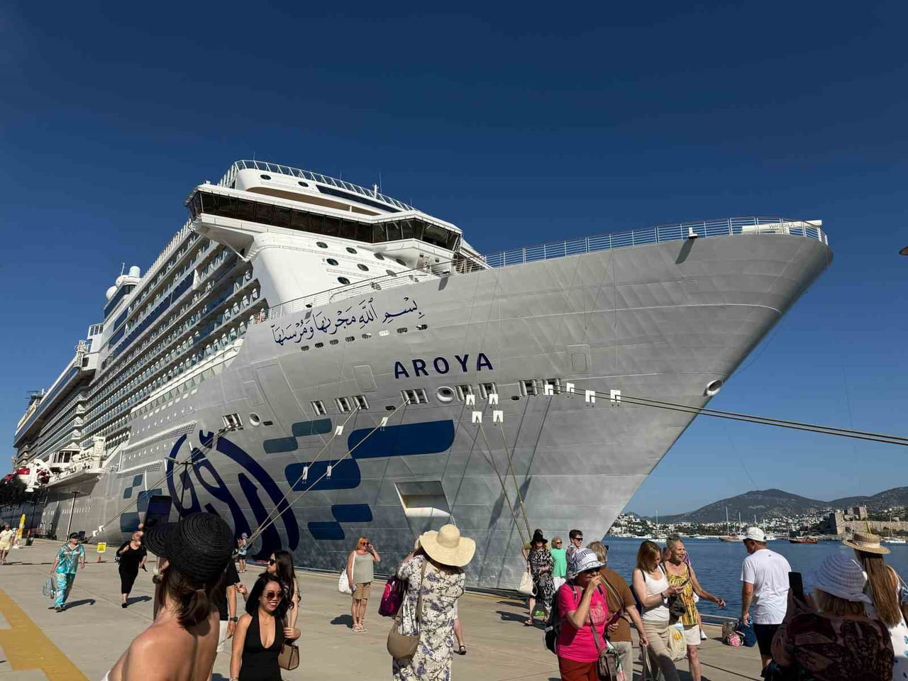 BODRUM’A AYNI GÜNDE 2 DEV KRUVAZİYER, 4 BİN 625 YOLCU GELDİ